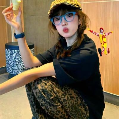 小姑娘艾萝依